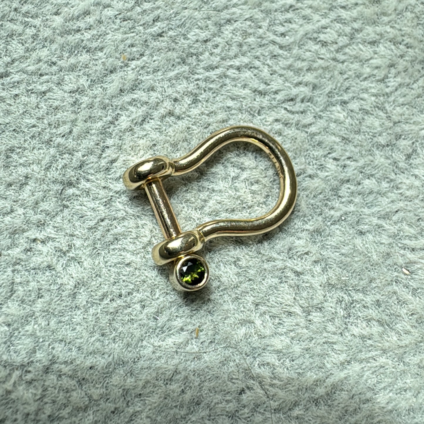 Shackle
