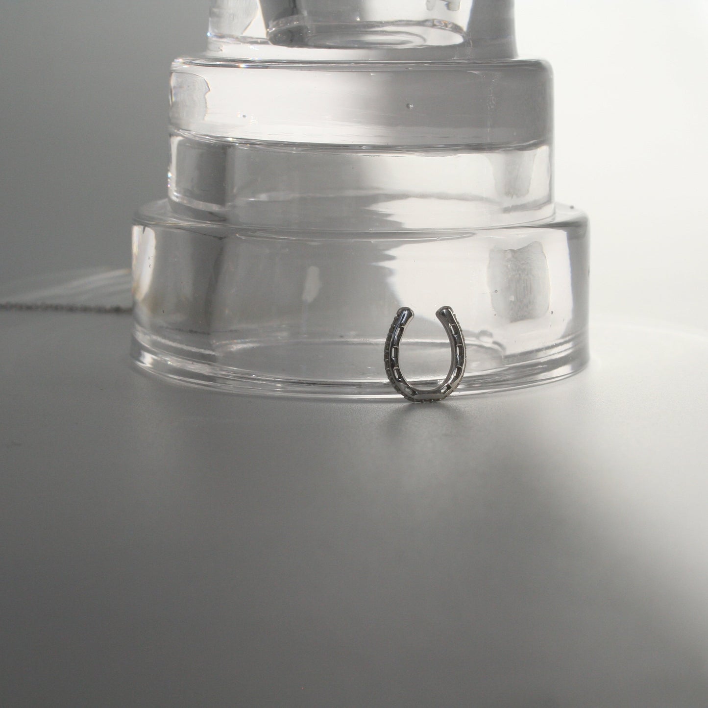 Horseshoe ear-cuff